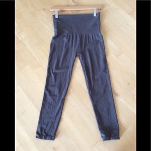 M Rena Tummy Tuck Capri Leggings Never worn